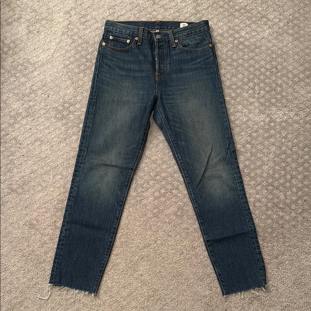 Levi’s size 28 Women’s button fly cropped jeans
